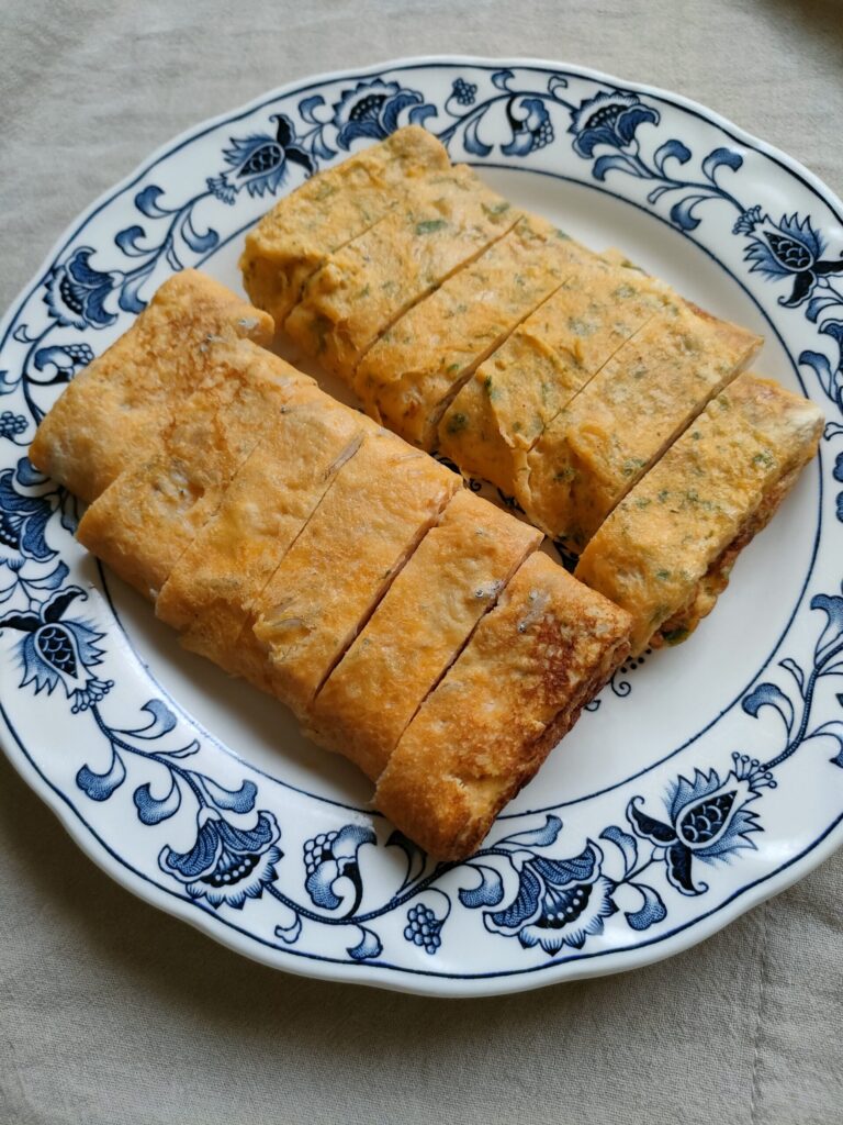 しらす入り卵焼きと、しらすと青のり入り卵焼きの2種類