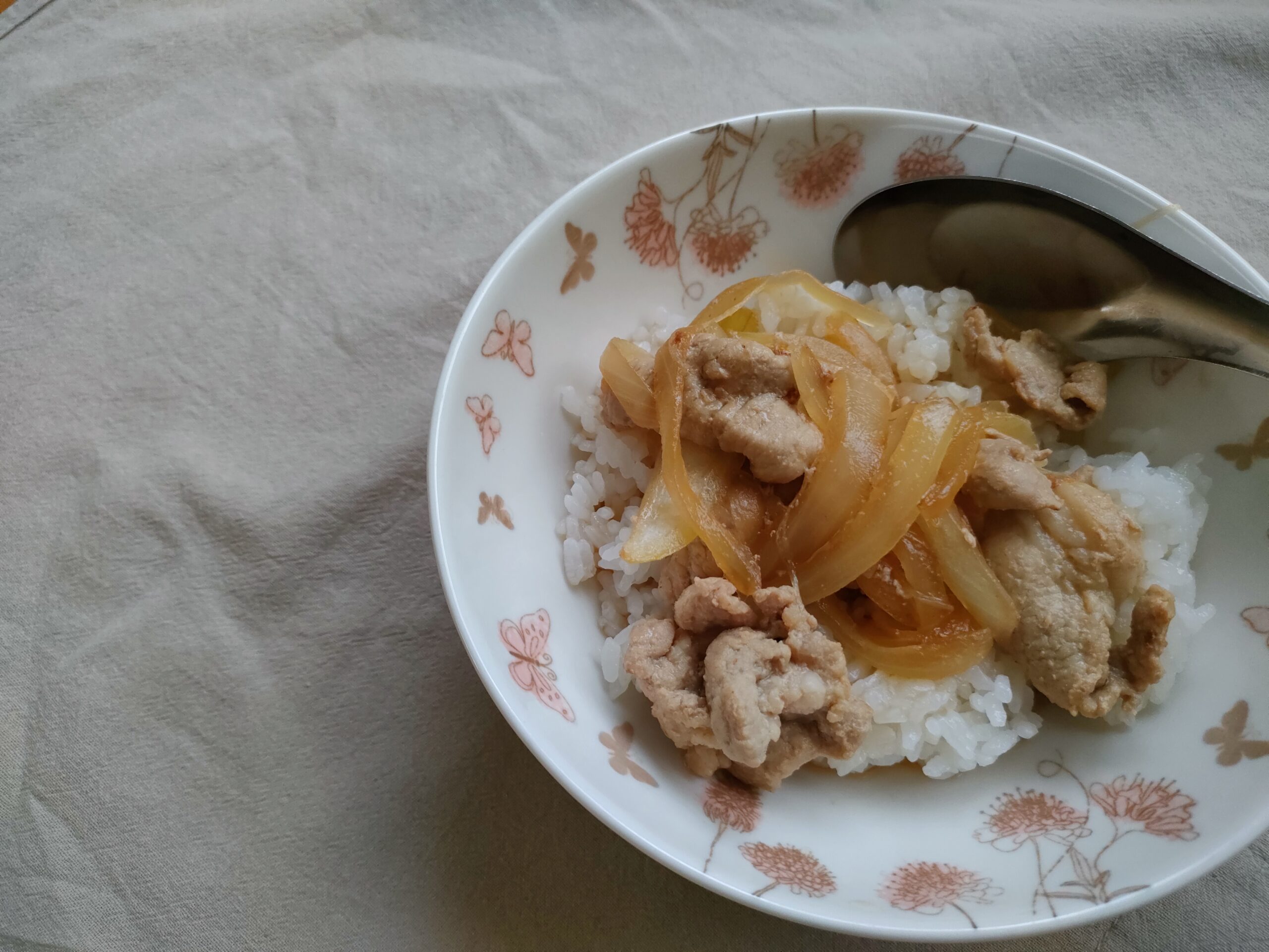 簡単に作れる豚丼の夕食（疲れた日の夜ごはん）