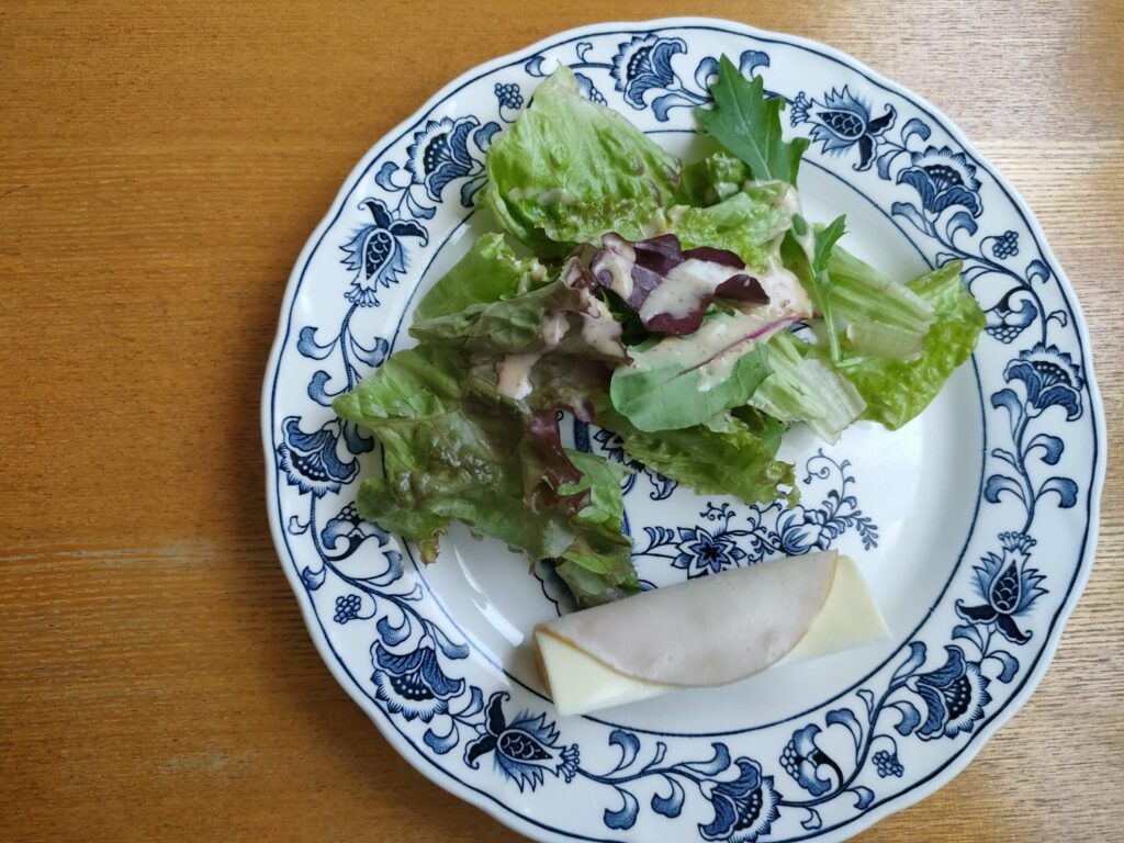 ハムとスライスチーズを巻いて作った「ハムチ巻き」
